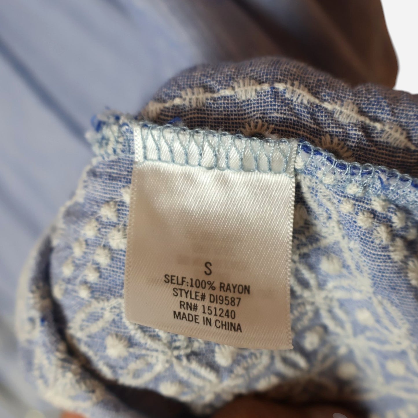 COVER UP DE PLAYA AZUL CLARO CON BORDADO BLANCO | BLUE RAIN | TALLA S