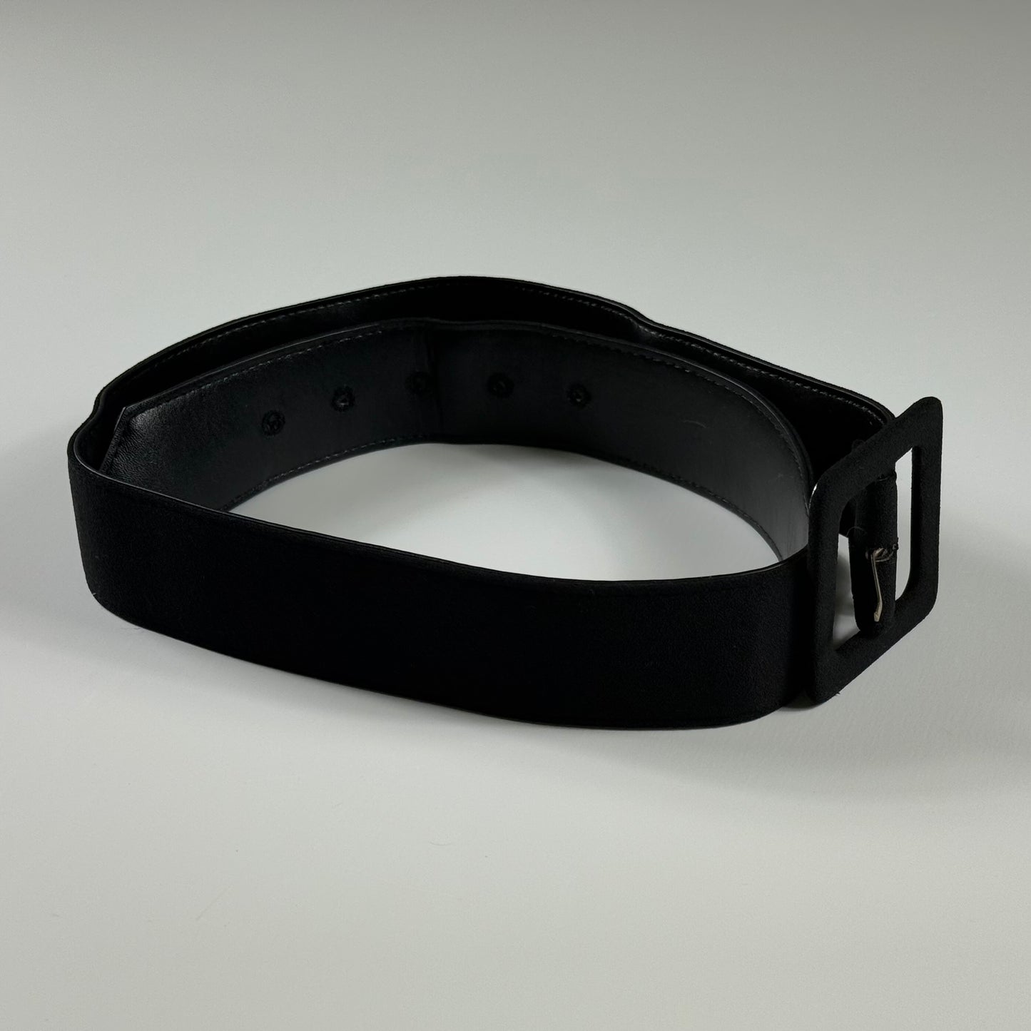 CINTURÓN NEGRO ANCHO CON HEBILLA FORRADA | TALLA 10