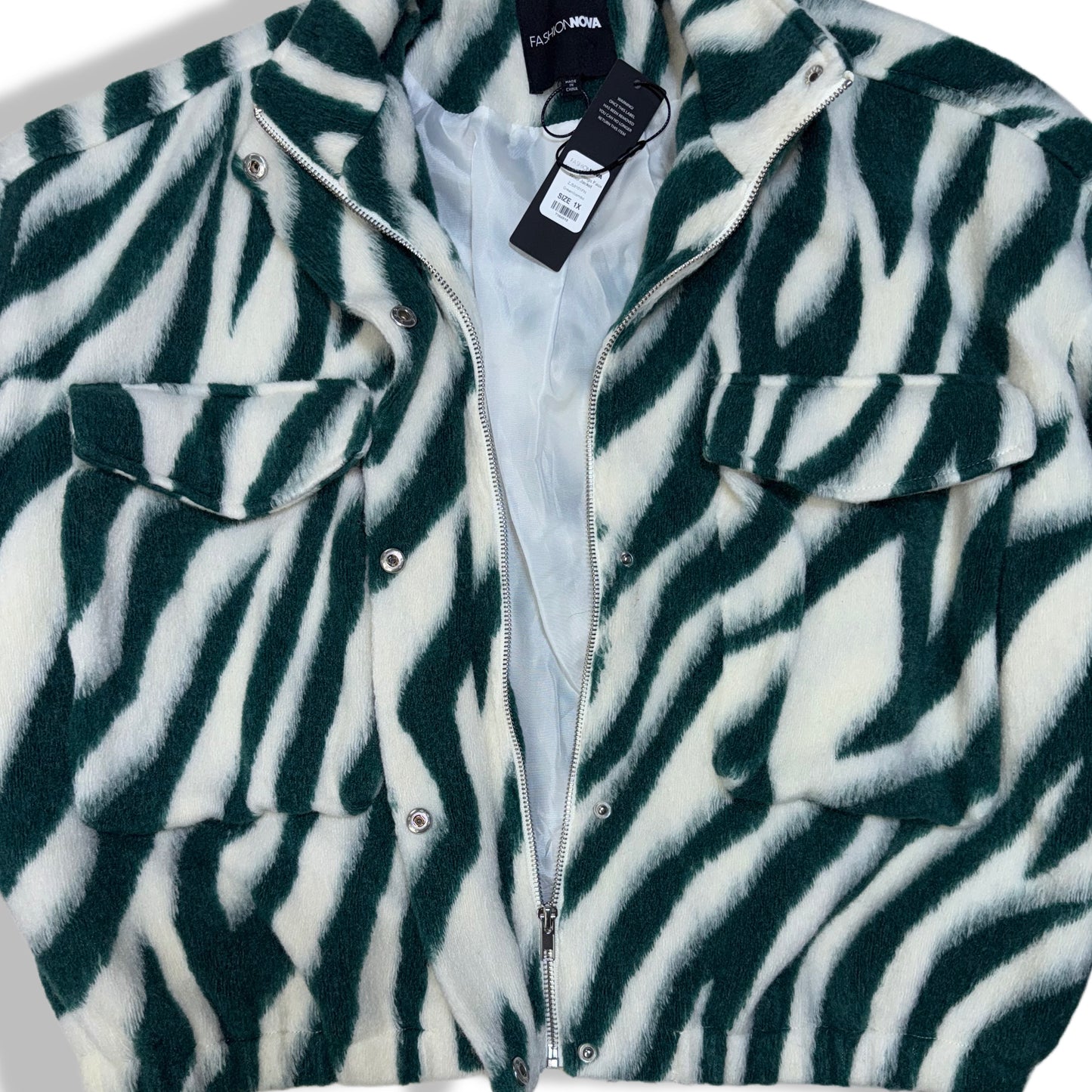 CHAQUETA FAUX FUR CON ESTAMPADO DE CEBRA VERDE | FASHION NOVA | 1X