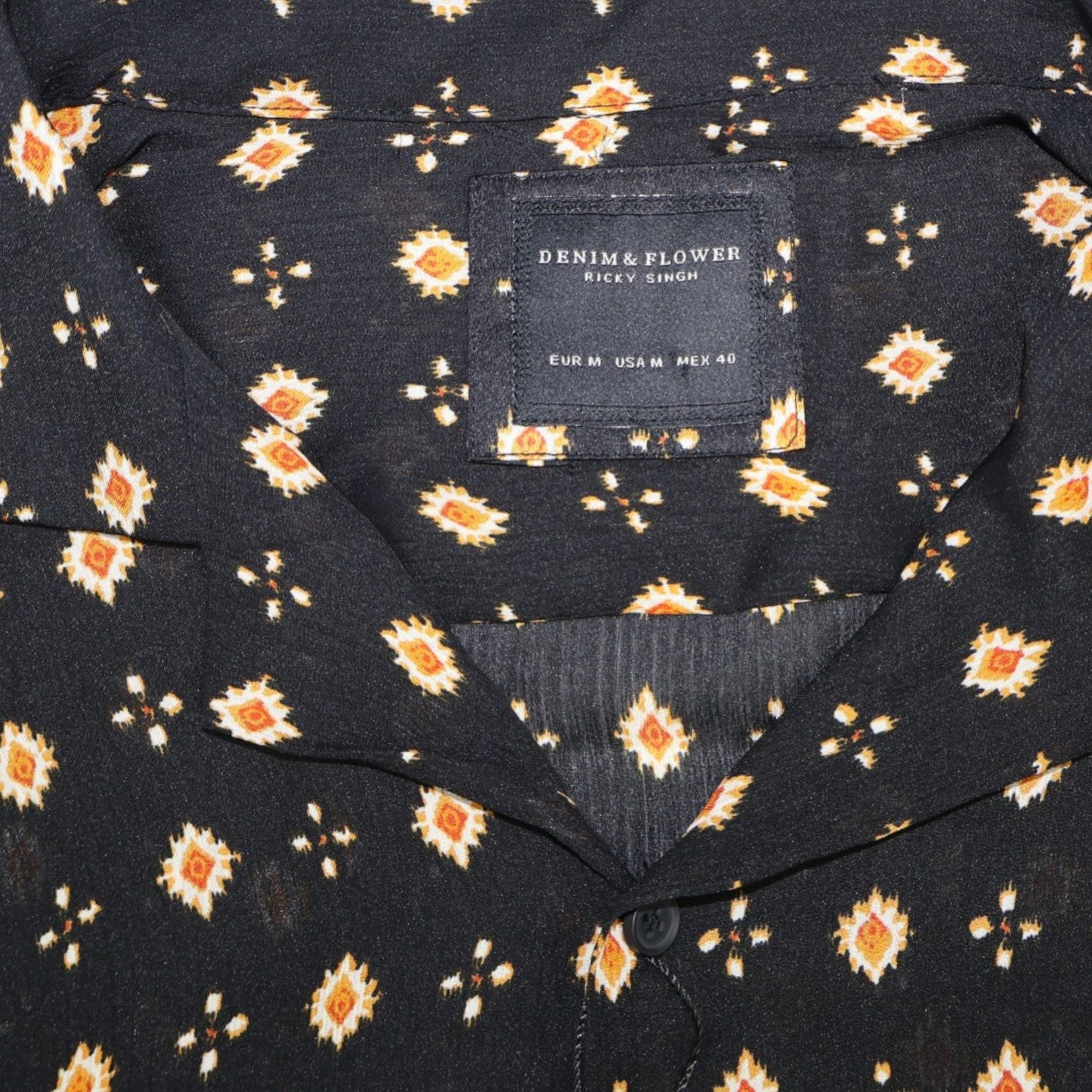 CAMISA NEGRA ESTAMPADA | DENIM & FLOWER | TALLA M