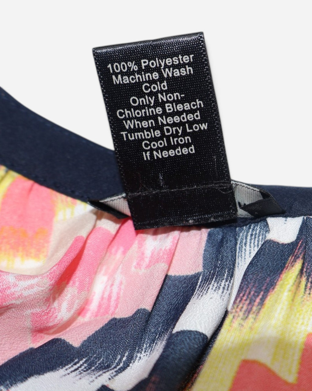 Blusa estampada multicolor de mangas 3/4 con escote en V para mujer, marca Ann Taylor, talla XS, ropa de segunda mano en República Dominicana