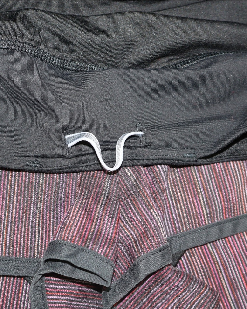 Shorts deportivos estampados con pretina negra para mujer, marca Lululemon, talla 6, ropa de segunda mano en República Dominicana