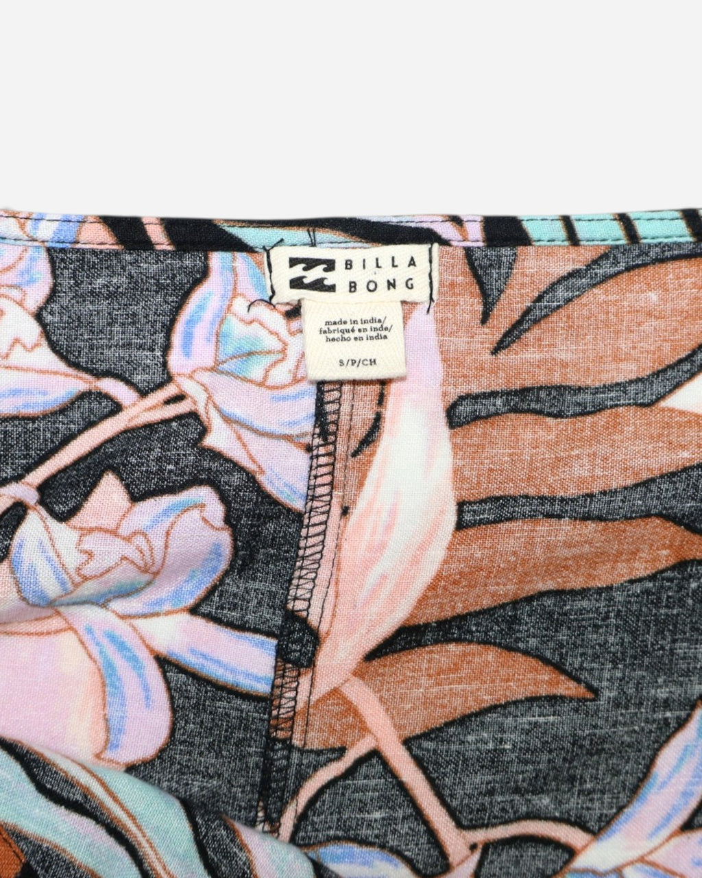 Etiqueta Billabong talla S en vestido de segunda mano para mujer.