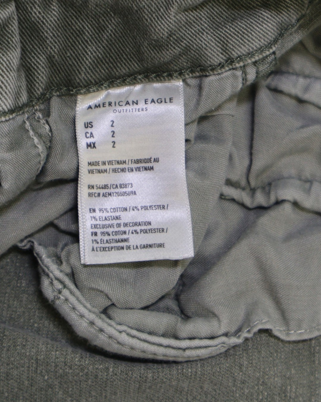 Shorts de jean verde de tiro alto con pliegues para mujer, marca American Eagle, talla 2, ropa de segunda mano en República Dominicana