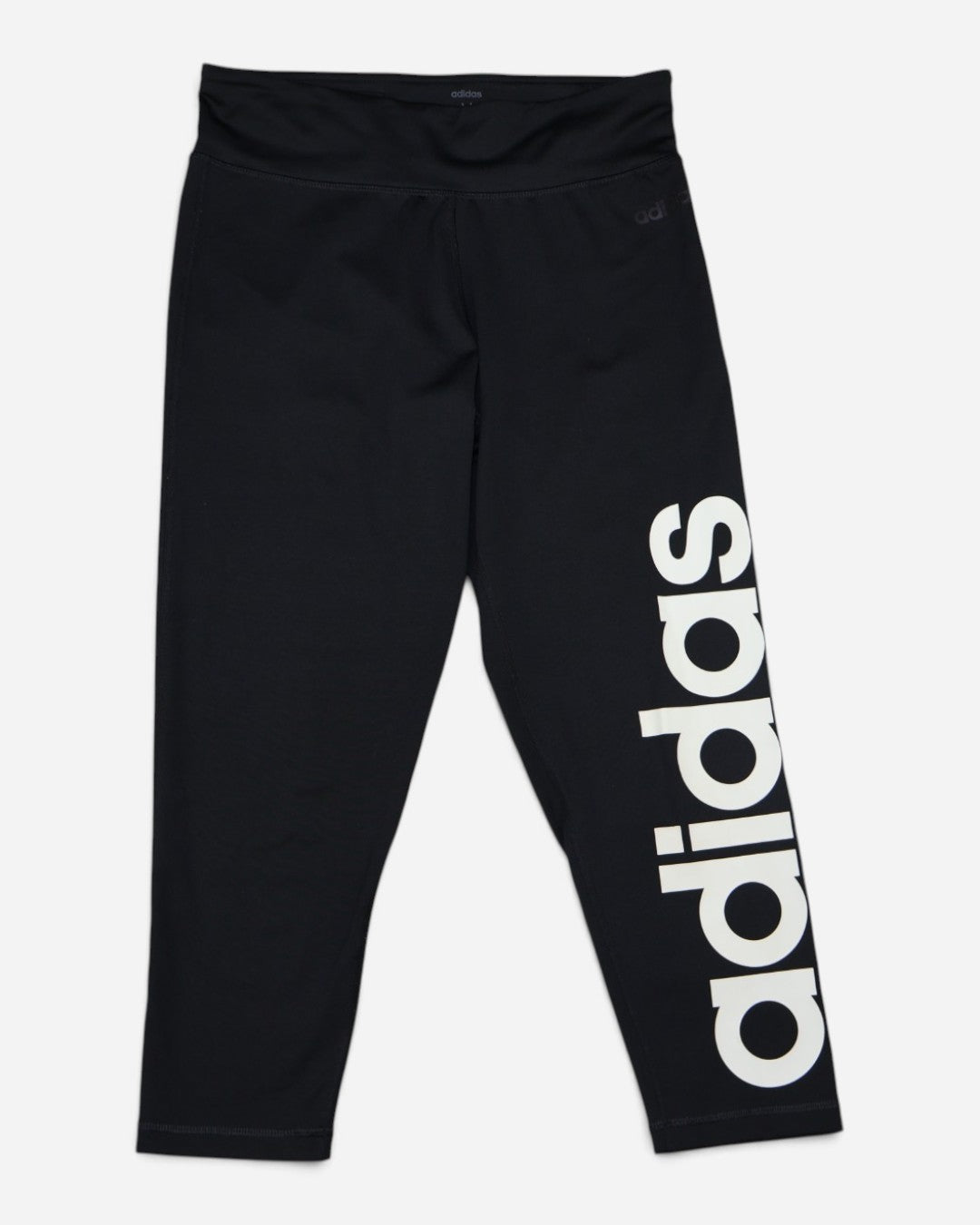 Leggings deportivos capri negros con logo blanco para mujer, marca adidas, talla M, ropa de segunda mano en República Dominicana