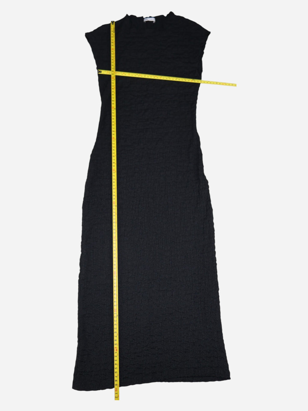 VESTIDO MIDI NEGRO TEXTURIZADO | ZARA | TALLA M