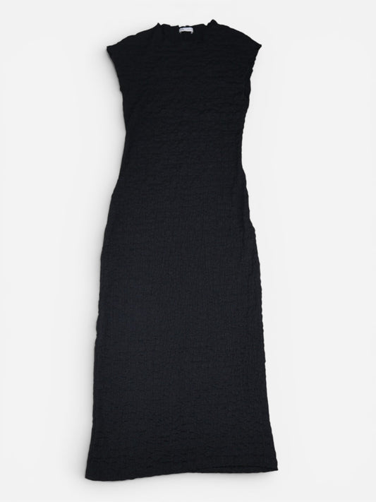 VESTIDO MIDI NEGRO TEXTURIZADO | ZARA | TALLA M