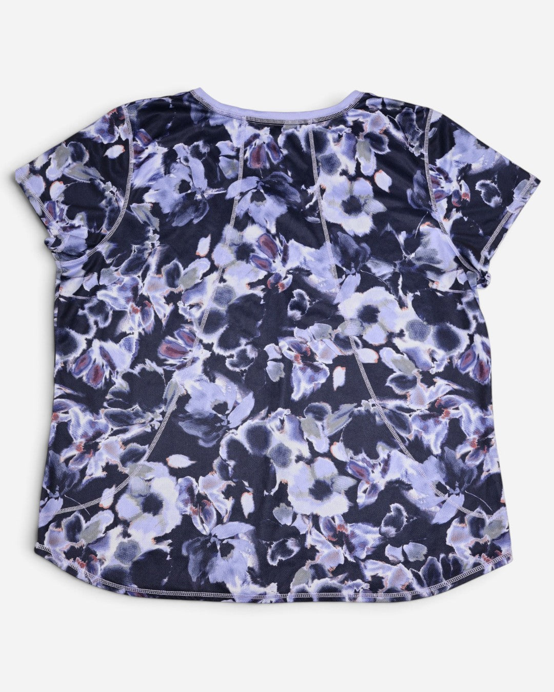 Espalda de blusa deportiva floral azul y lila, ropa de segunda mano en RD