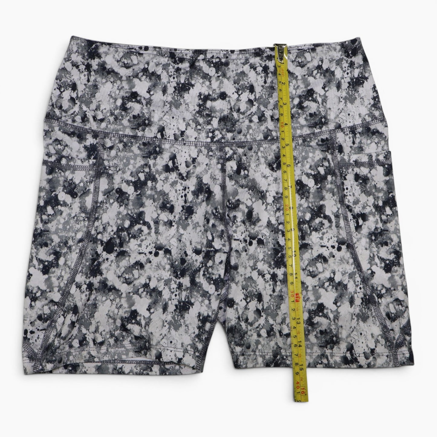 SHORTS DEPORTIVOS CON ESTAMPAD ABSTRACTO | TALLA L