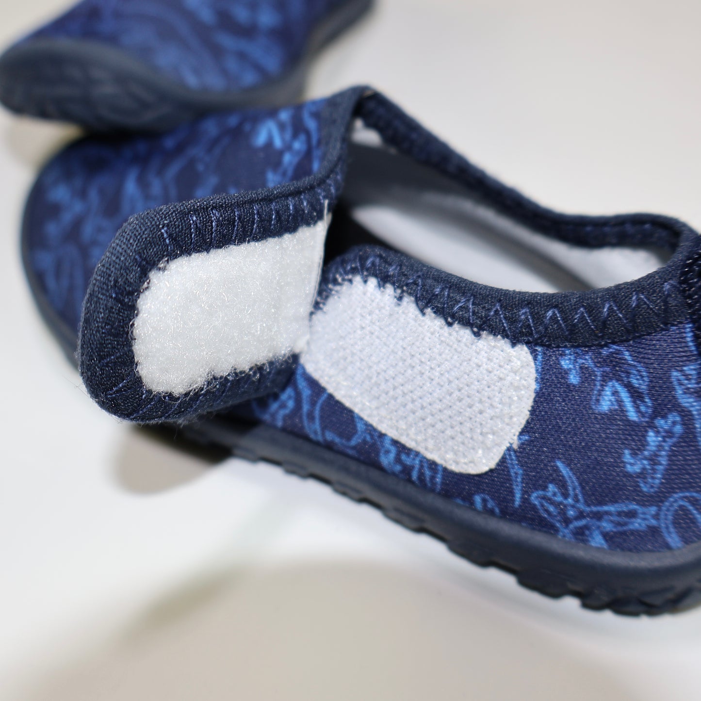 ZAPATOS DE AGUA AZULES CON DINOSAURIOS | RACQUA | TALLA 24