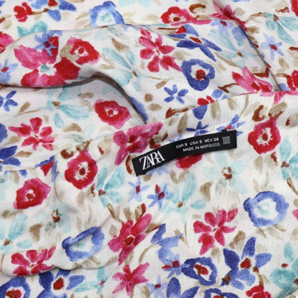 TOP CORTO CON ESTAMPADO FLORAL Y MANGAS ABULLONADAS | ZARA | TALLA S
