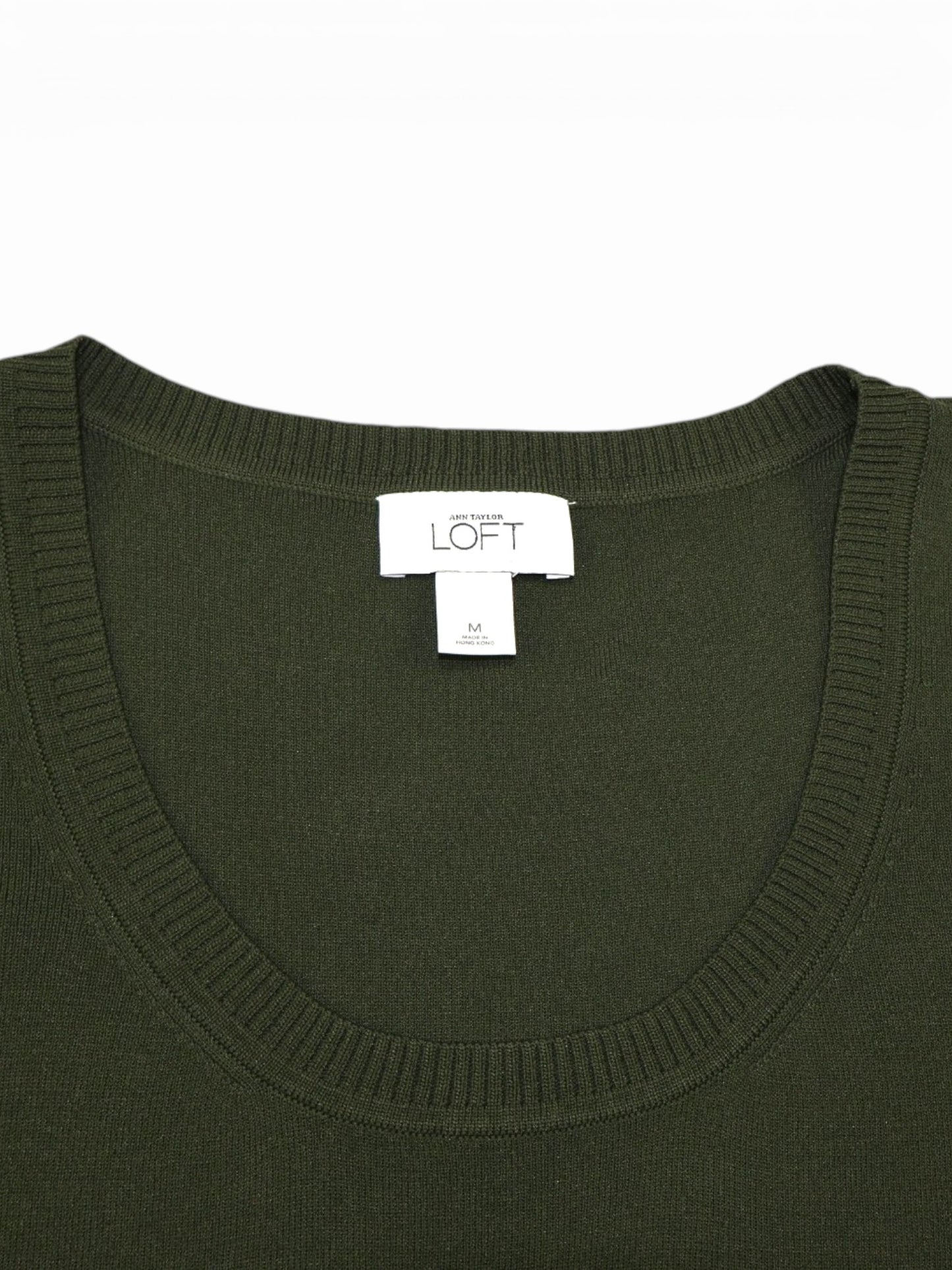 TOP VERDE OLIVO SIN MANGAS | LOFT | TALLA M
