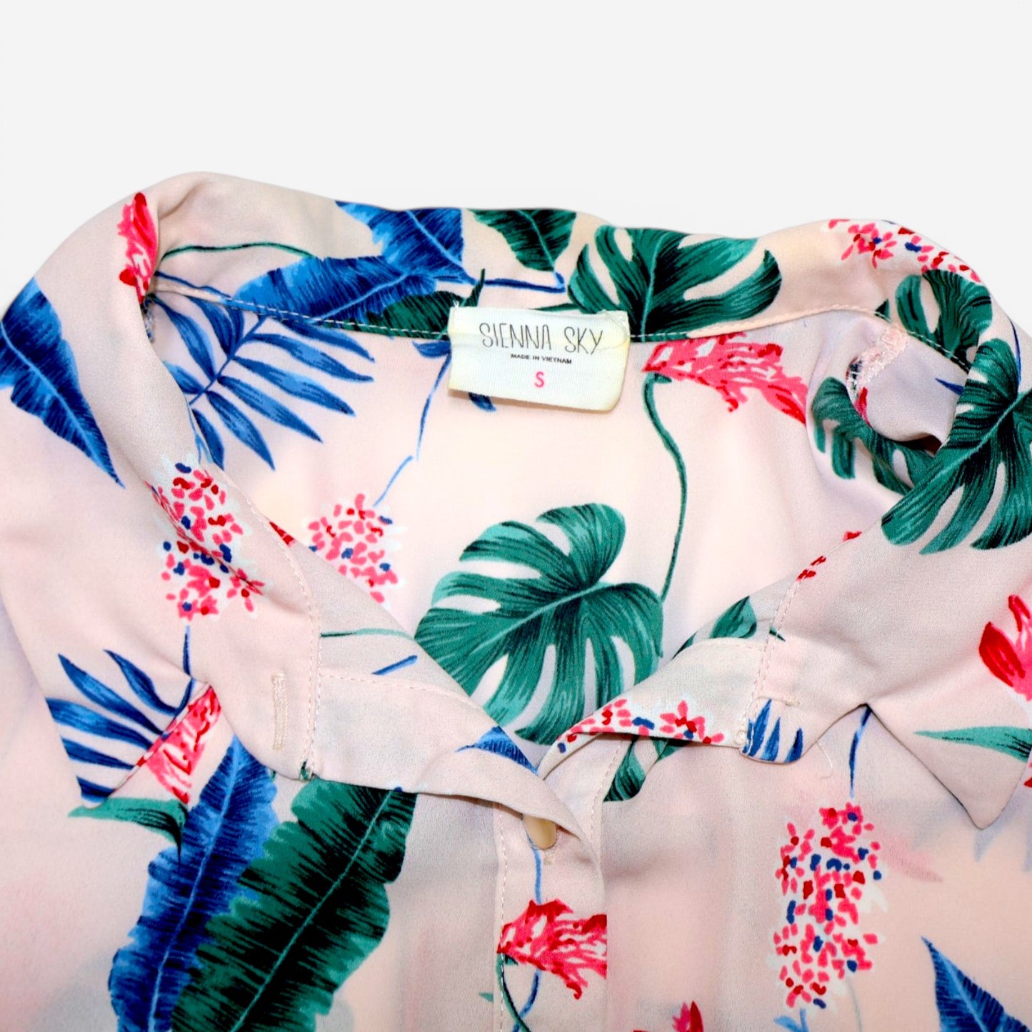 CAMISA MANGA CORTA CON ESTAMPADO TROPICAL | SIENNA SKY | TALLA S