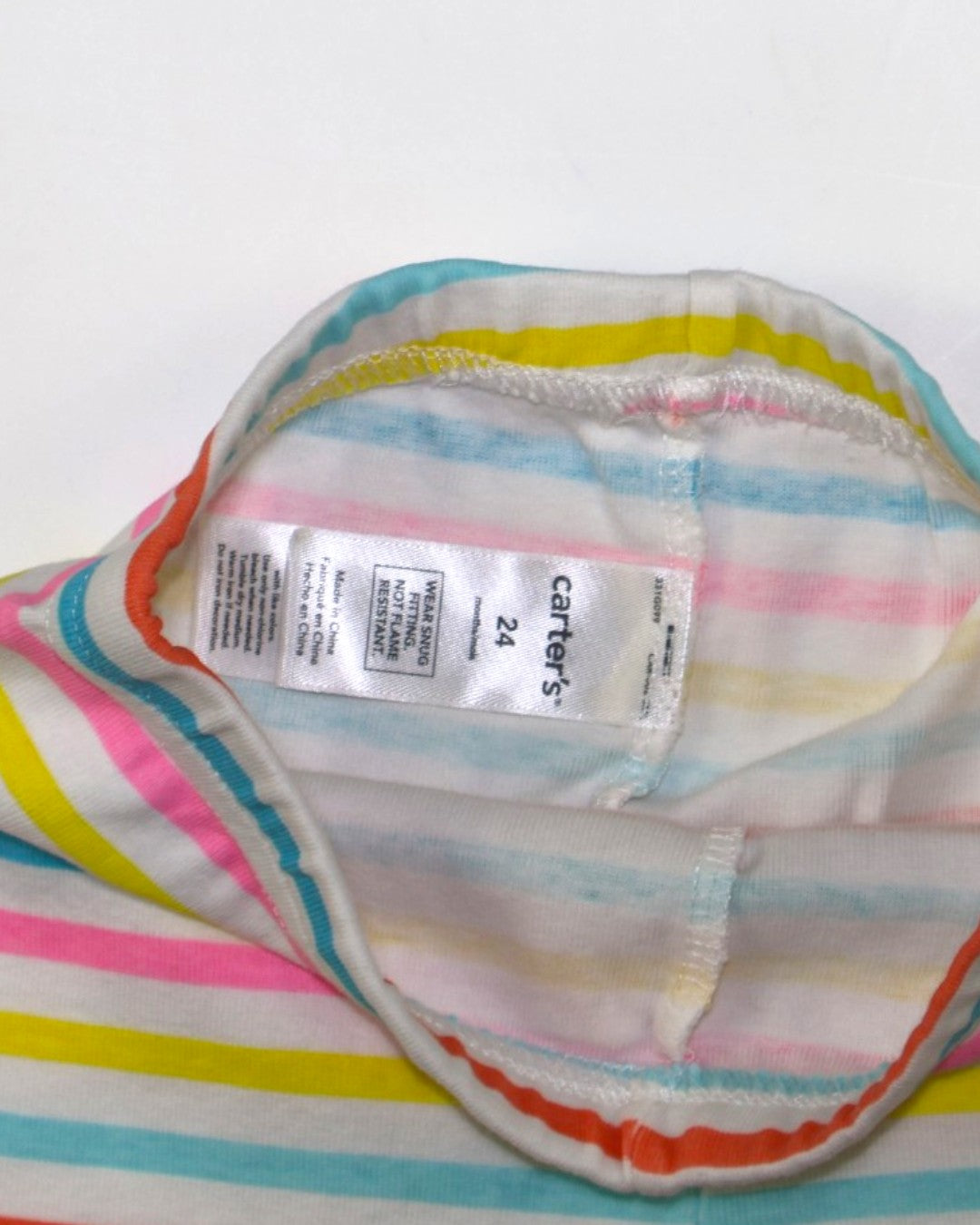 Detalle de cintura elástica de shorts de rayas para niña en The Reset