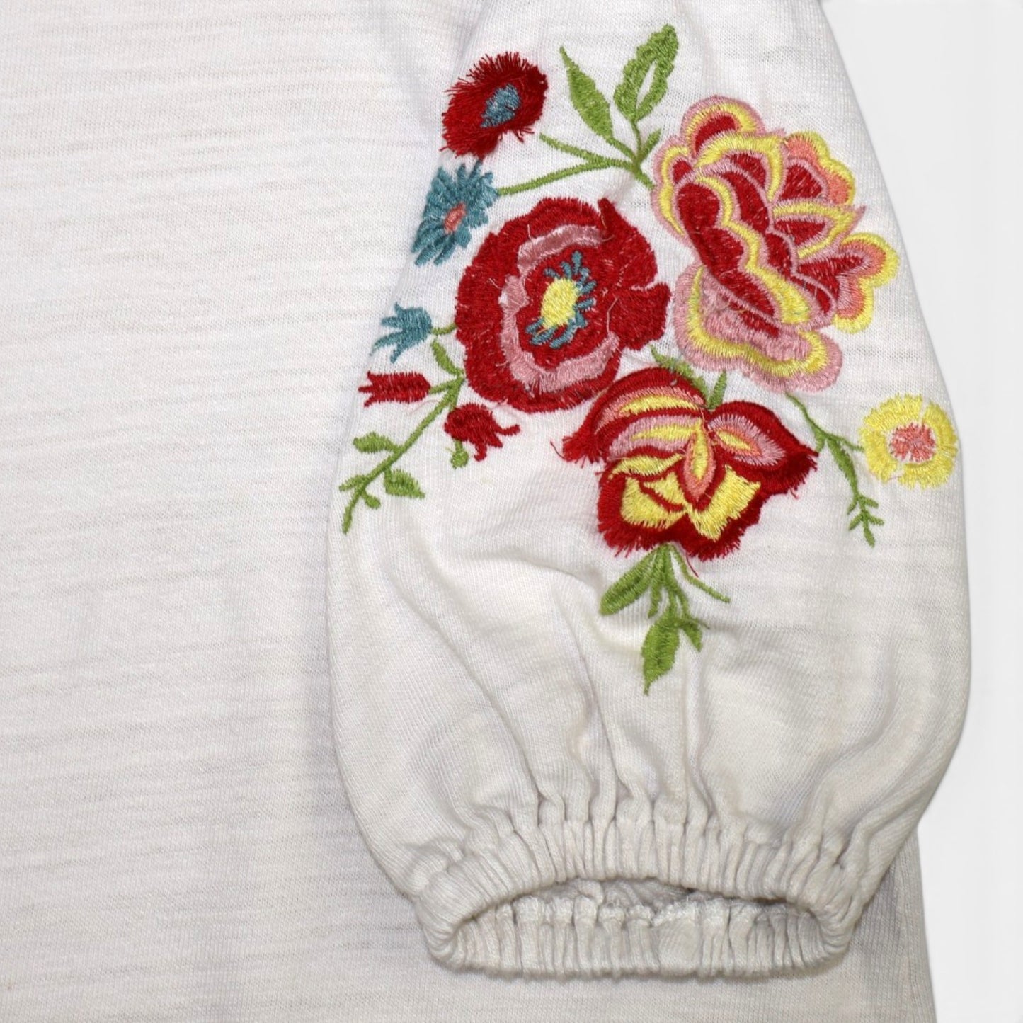 BLUSA CREMA CON BORDADO EN MANGAS | LOFT | TALLA XS