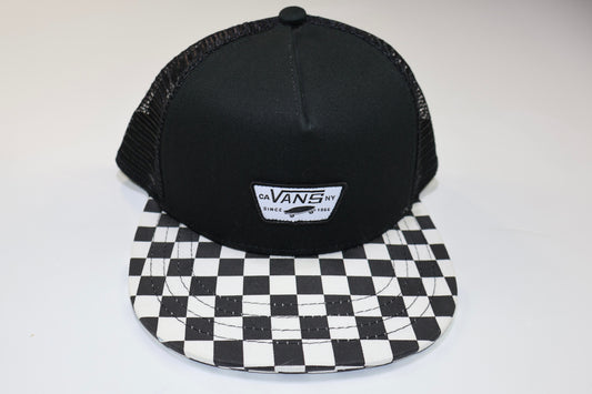 GORRA NEGRA ESTILO TRUCKER CON VISERA DE CUADROS | VANS