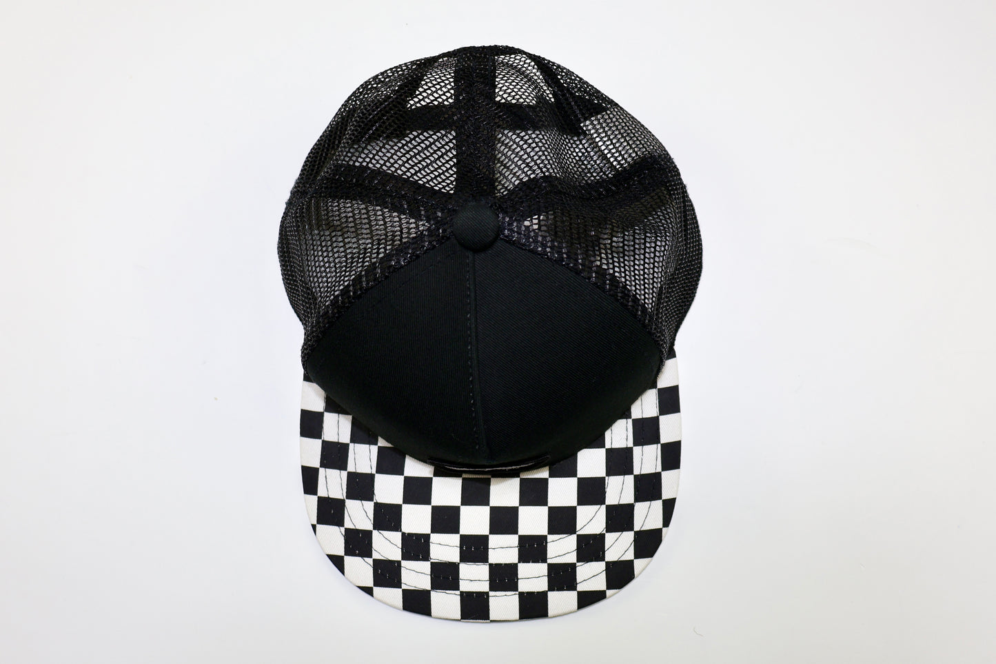 GORRA NEGRA ESTILO TRUCKER CON VISERA DE CUADROS | VANS