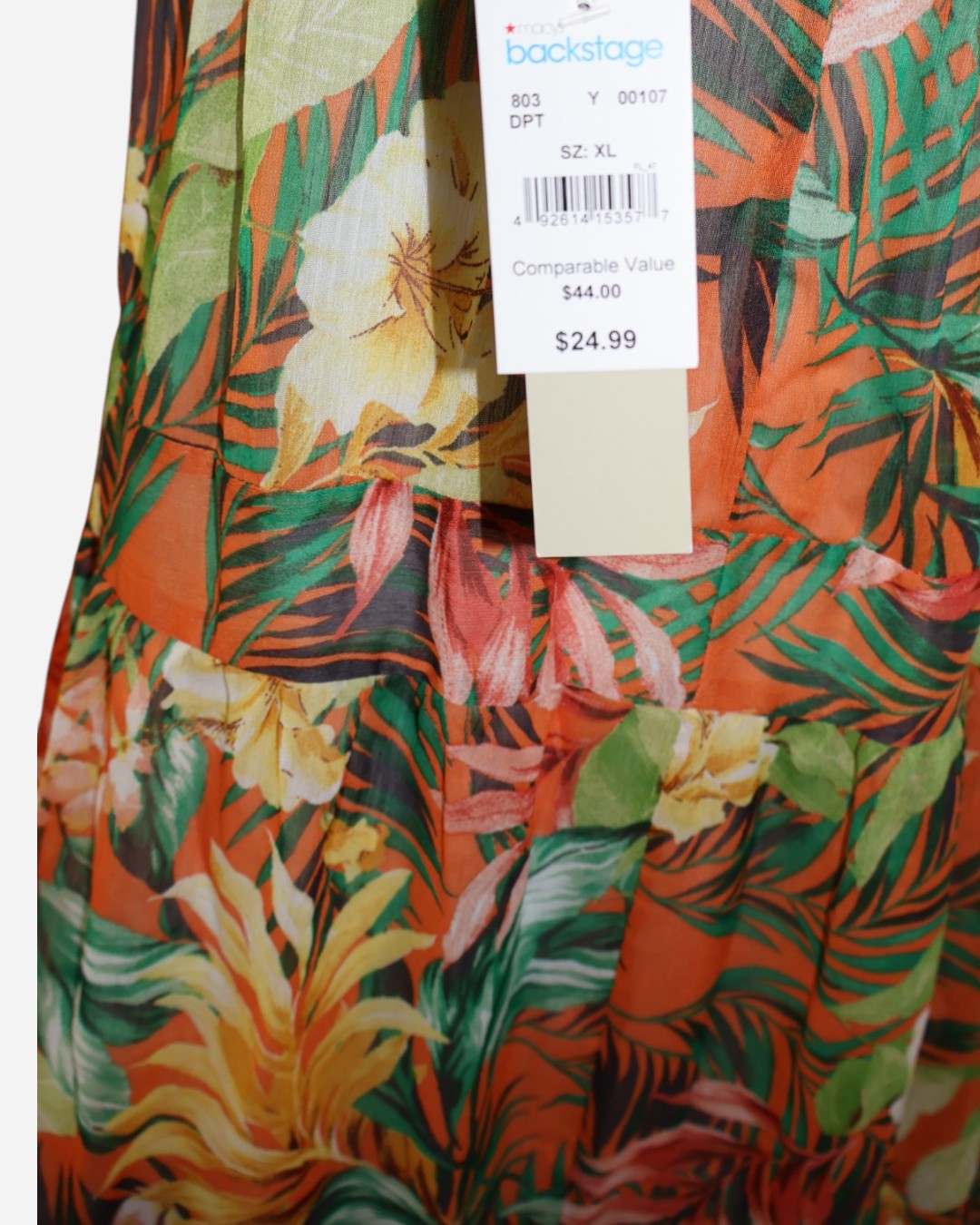 Etiqueta original de precio en vestido tropical talla XL.