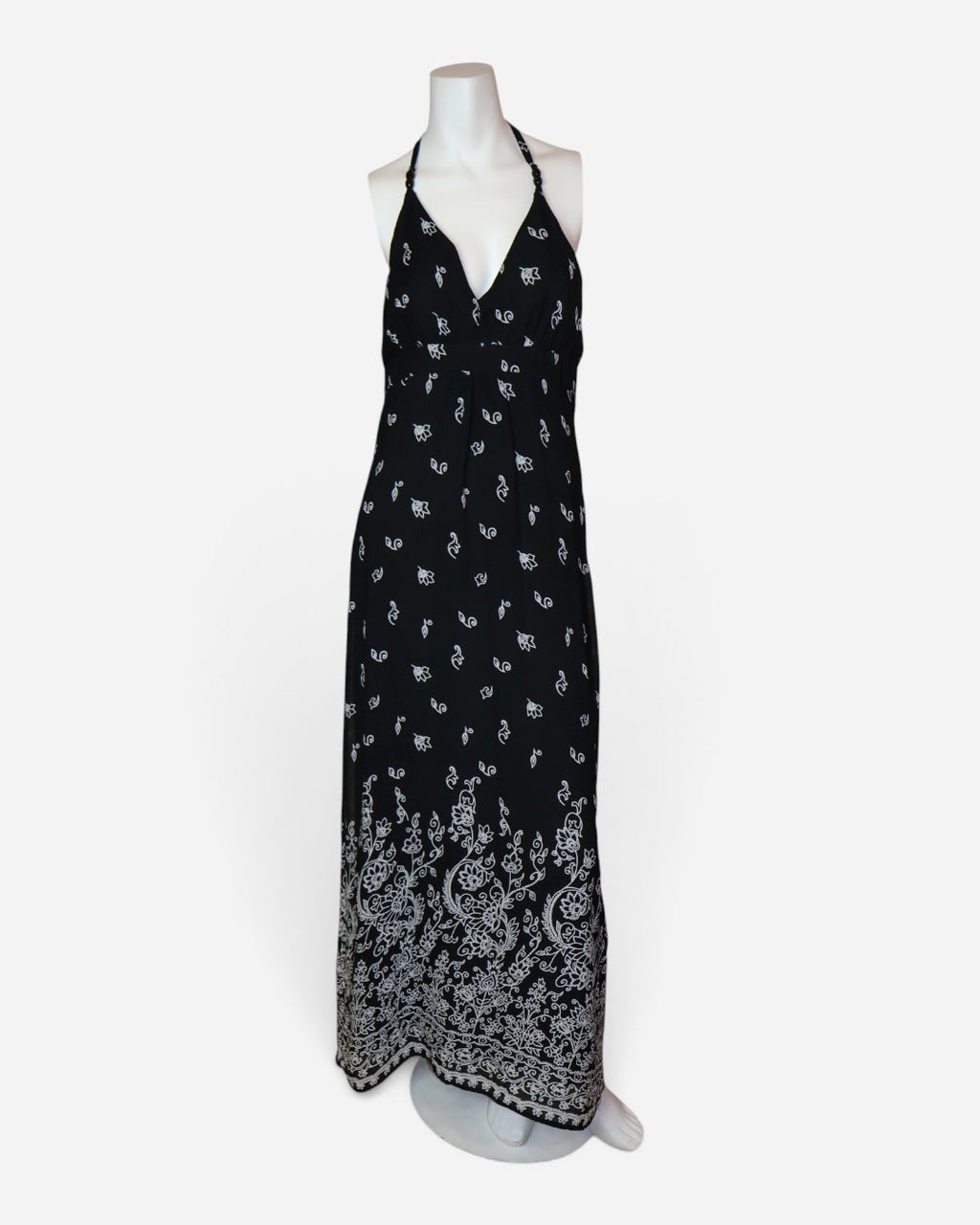 Vestido maxi negro estampado con cuello halter para mujer, talla 4, ropa de segunda mano en República Dominicana