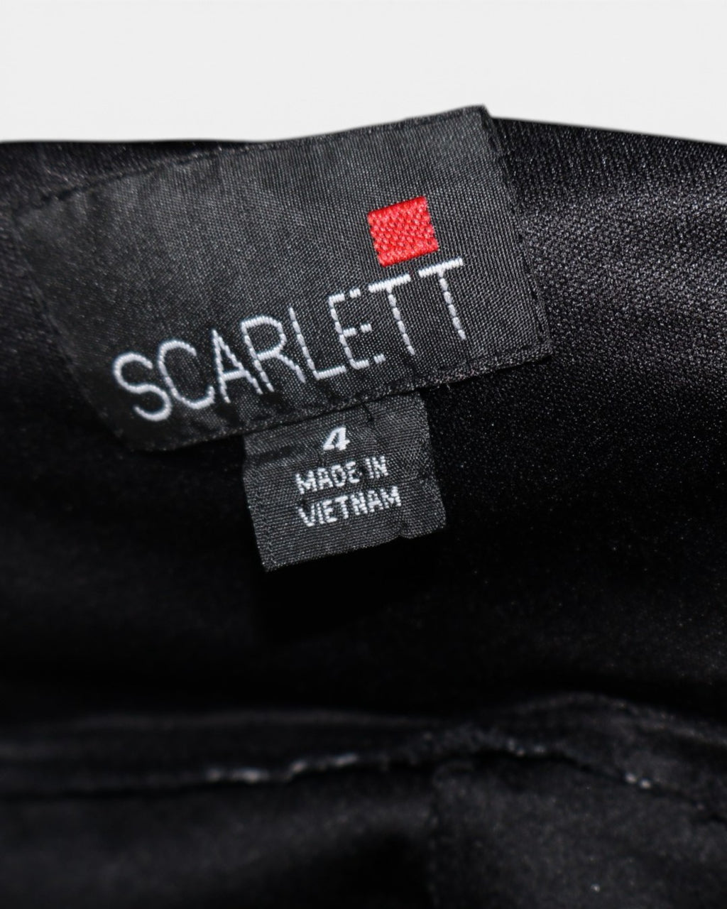 Etiqueta Scarlett talla 4 de vestido maxi negro en The Reset