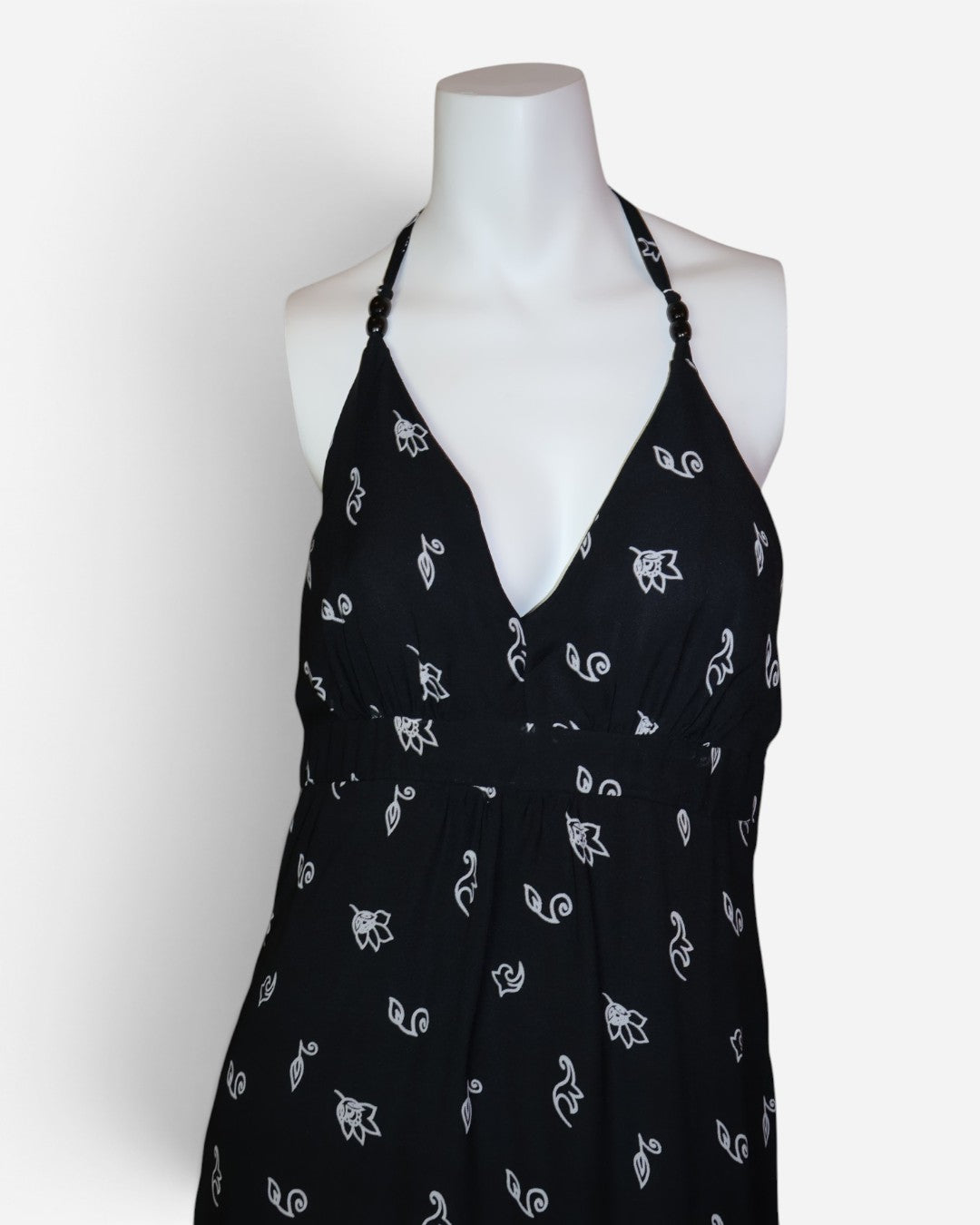 Parte de arriba de vestido maxi negro con escote en V en The Reset