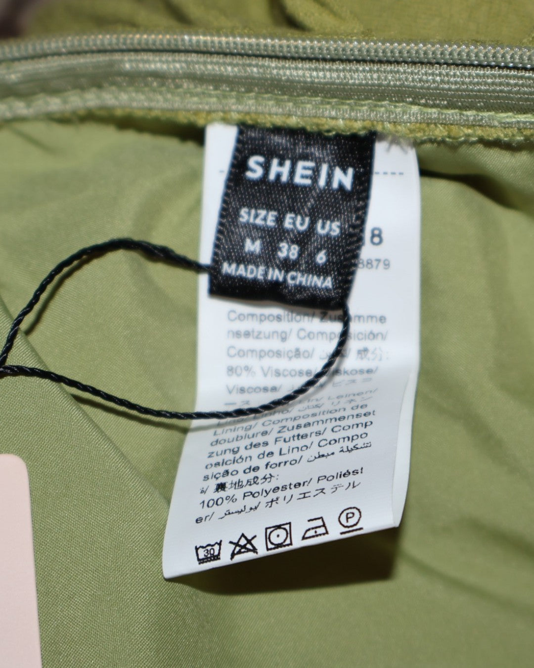 Etiqueta de talla M US 6 en falda verde para mujer