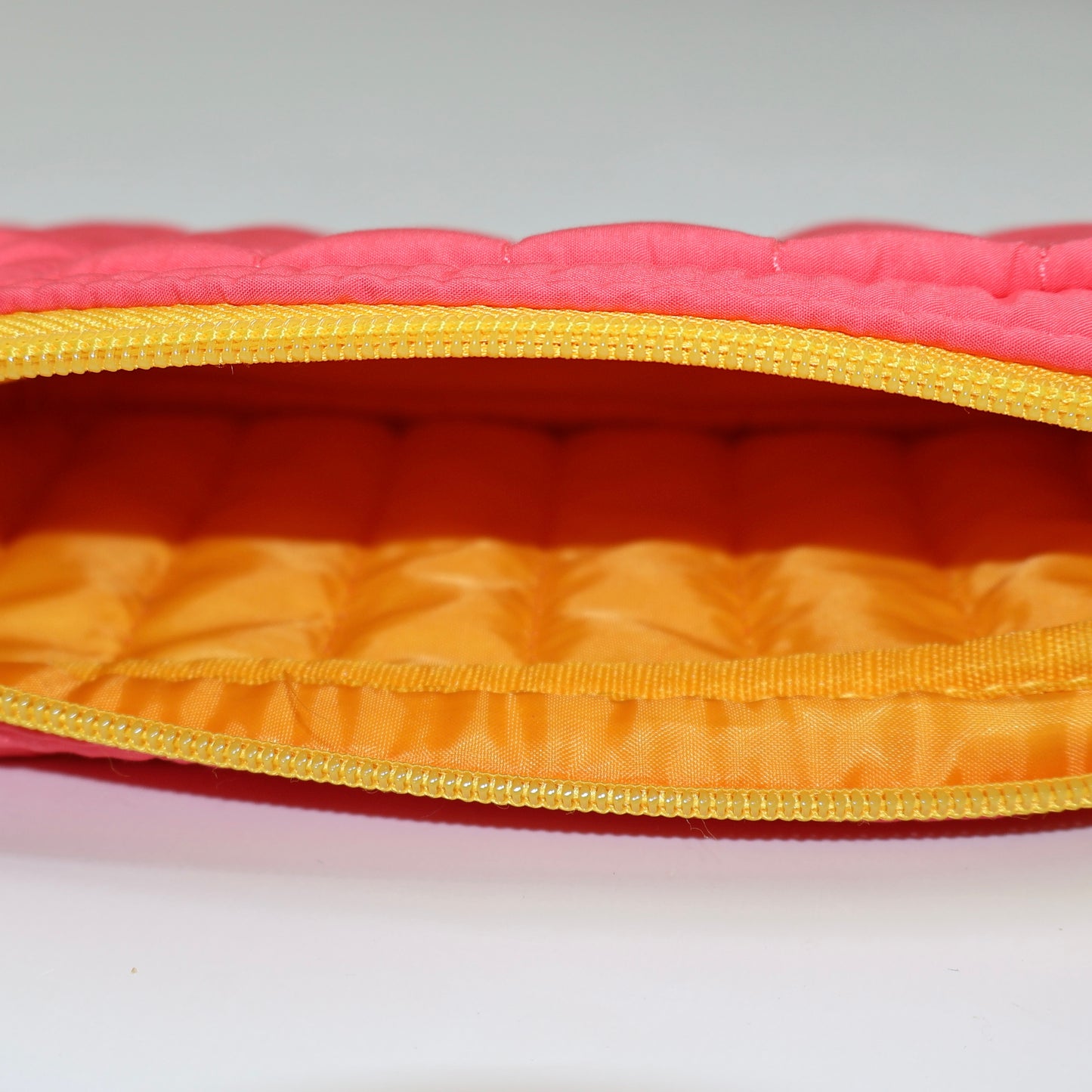 ESTUCHE ACOLCHADO ROJO CORAL | THE GOOD PATCH