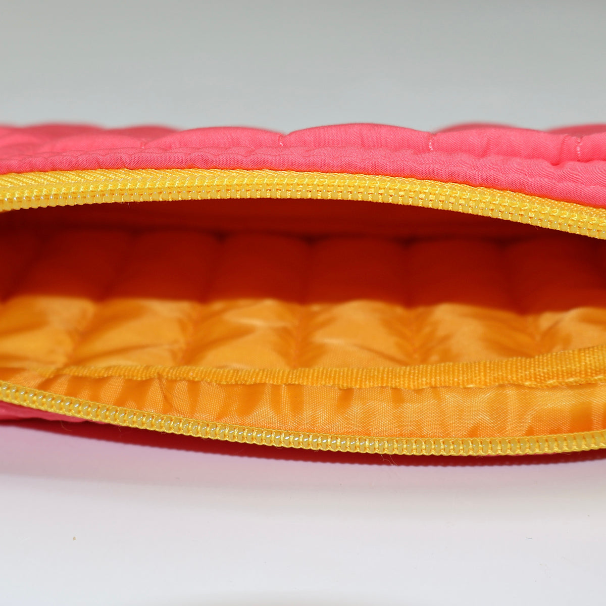 ESTUCHE ACOLCHADO ROJO CORAL | THE GOOD PATCH