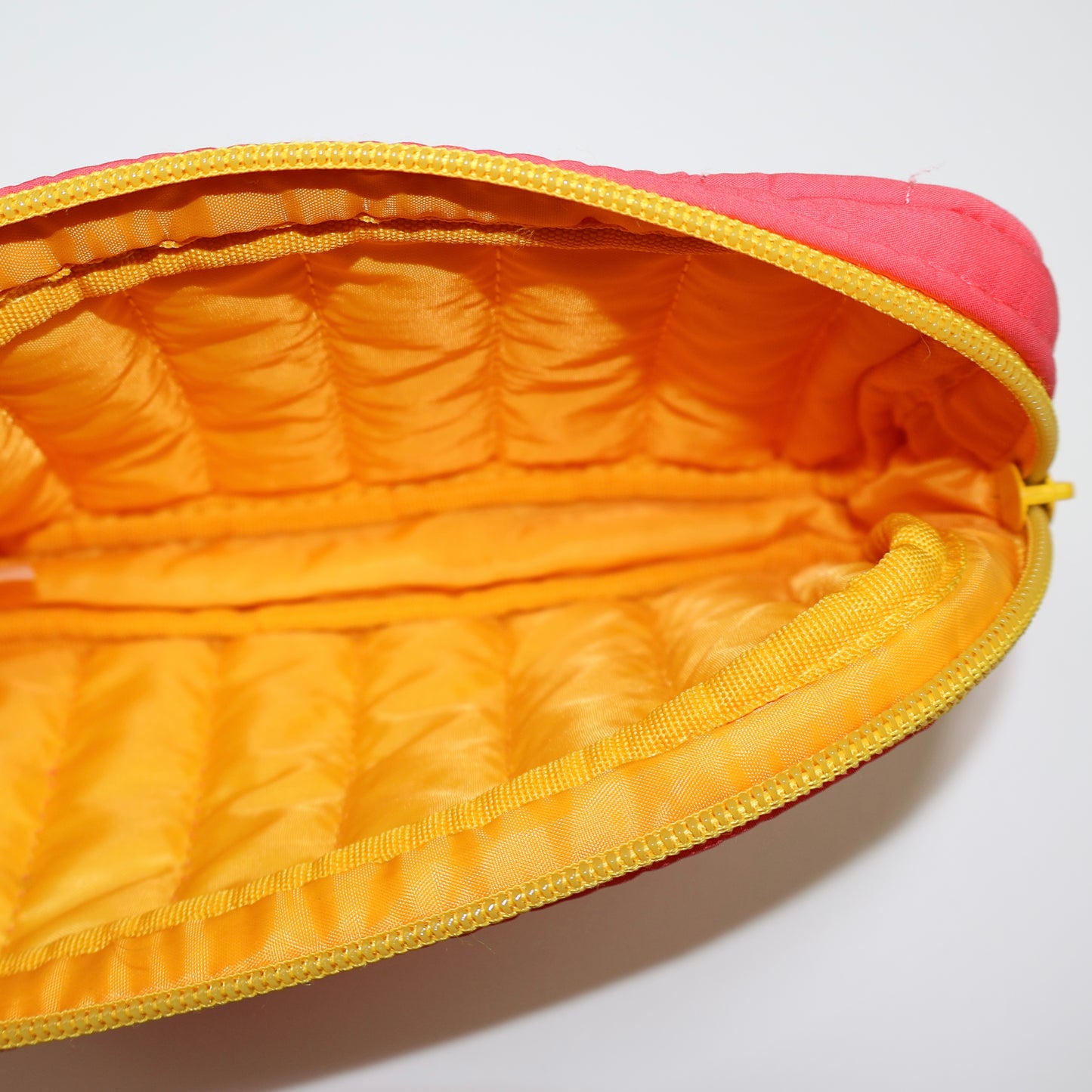ESTUCHE ACOLCHADO ROJO CORAL | THE GOOD PATCH