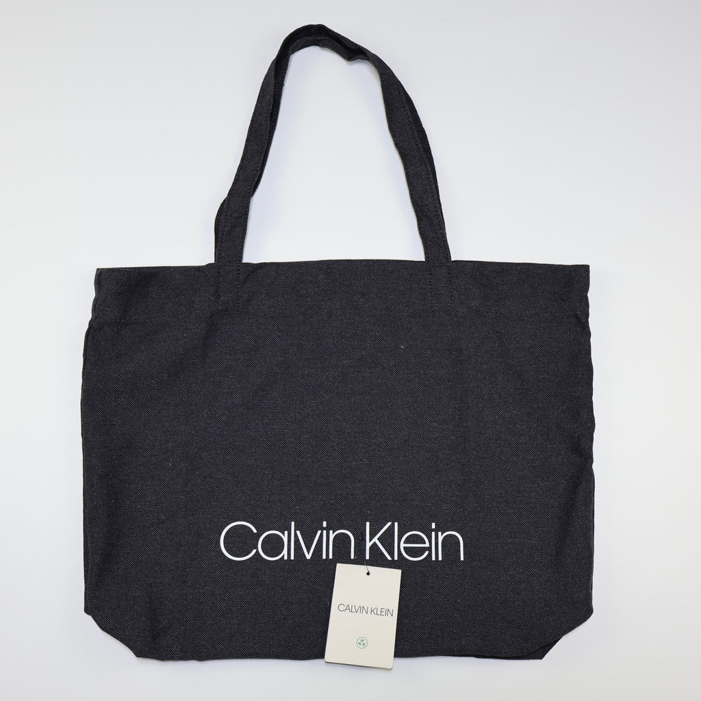 Bolso tote negro Calvin Klein con logo blanco