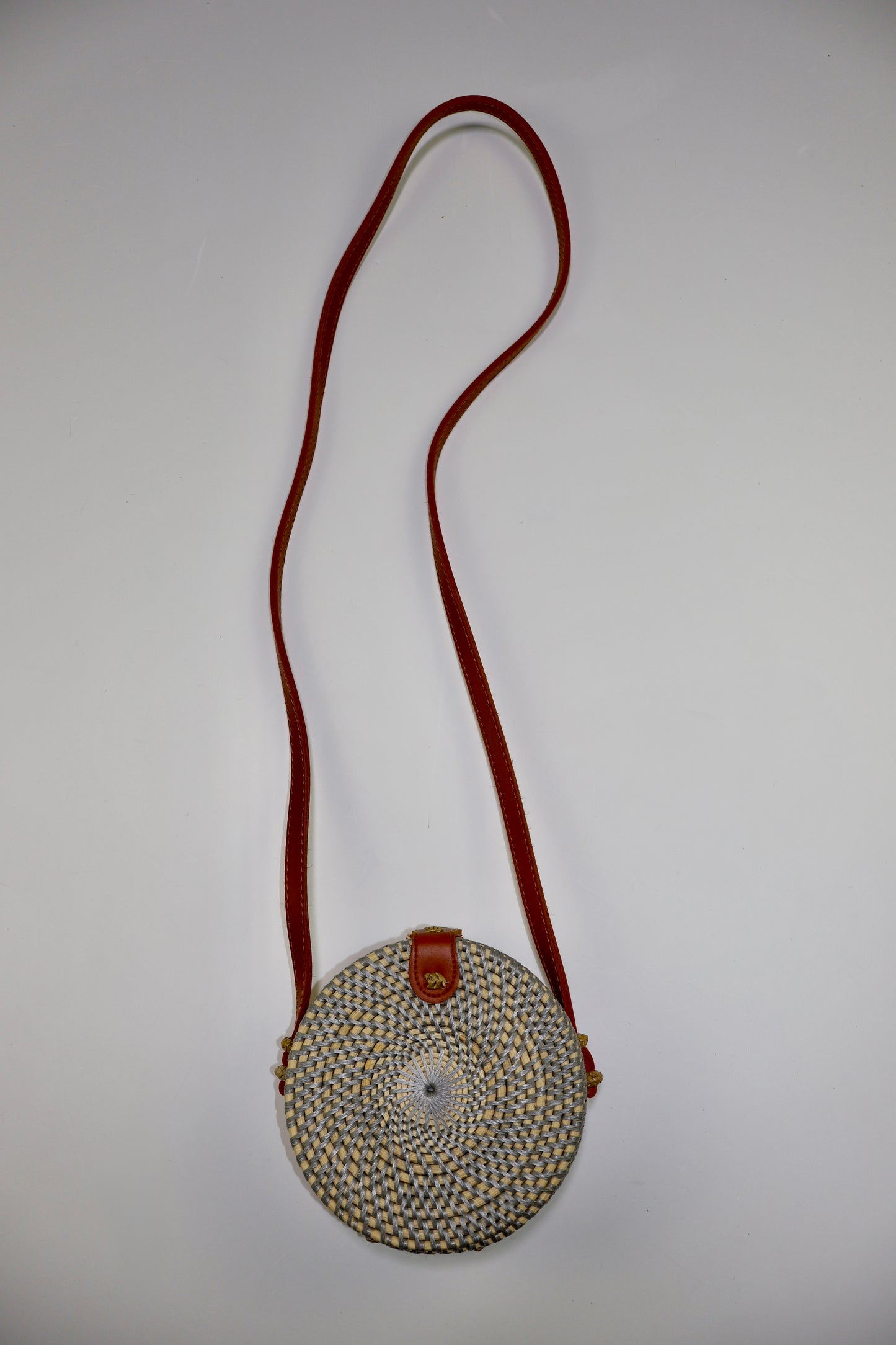 CARTERA REDONDA TEJIDA DE BALI
