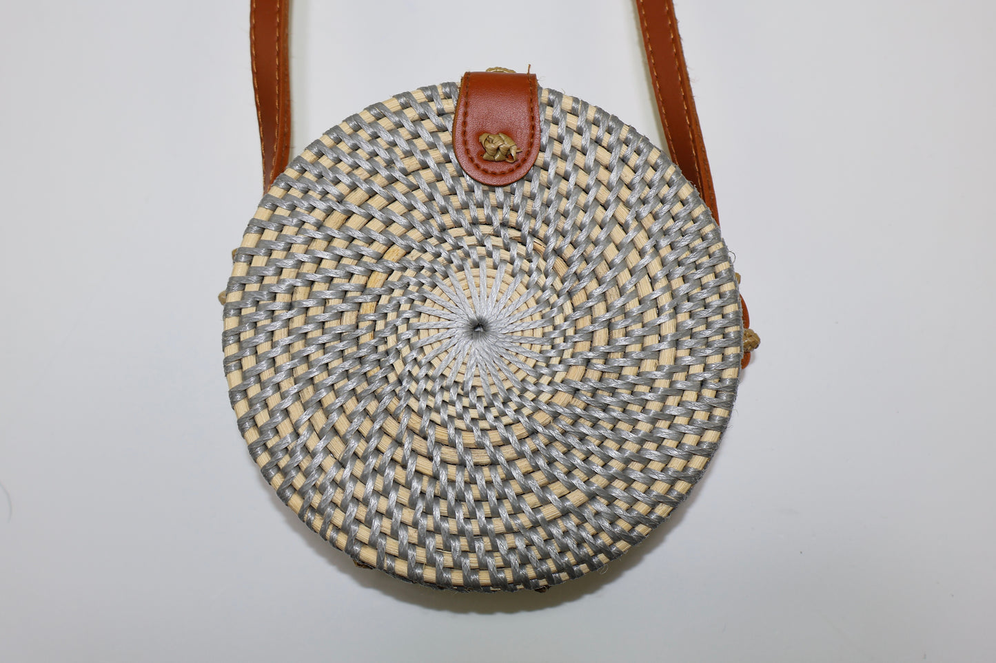 CARTERA REDONDA TEJIDA DE BALI