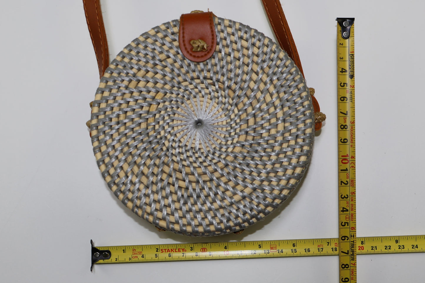 CARTERA REDONDA TEJIDA DE BALI