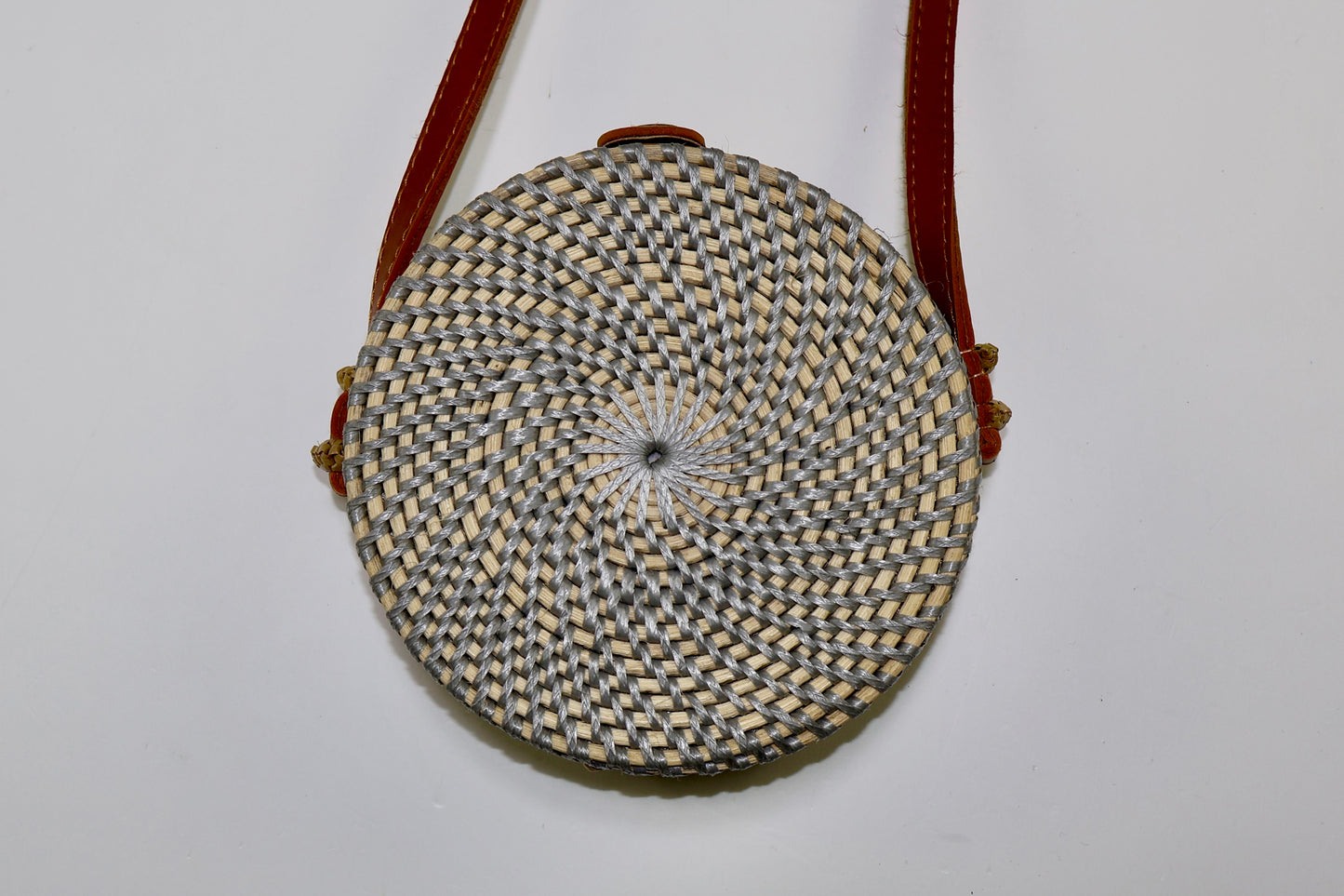 CARTERA REDONDA TEJIDA DE BALI