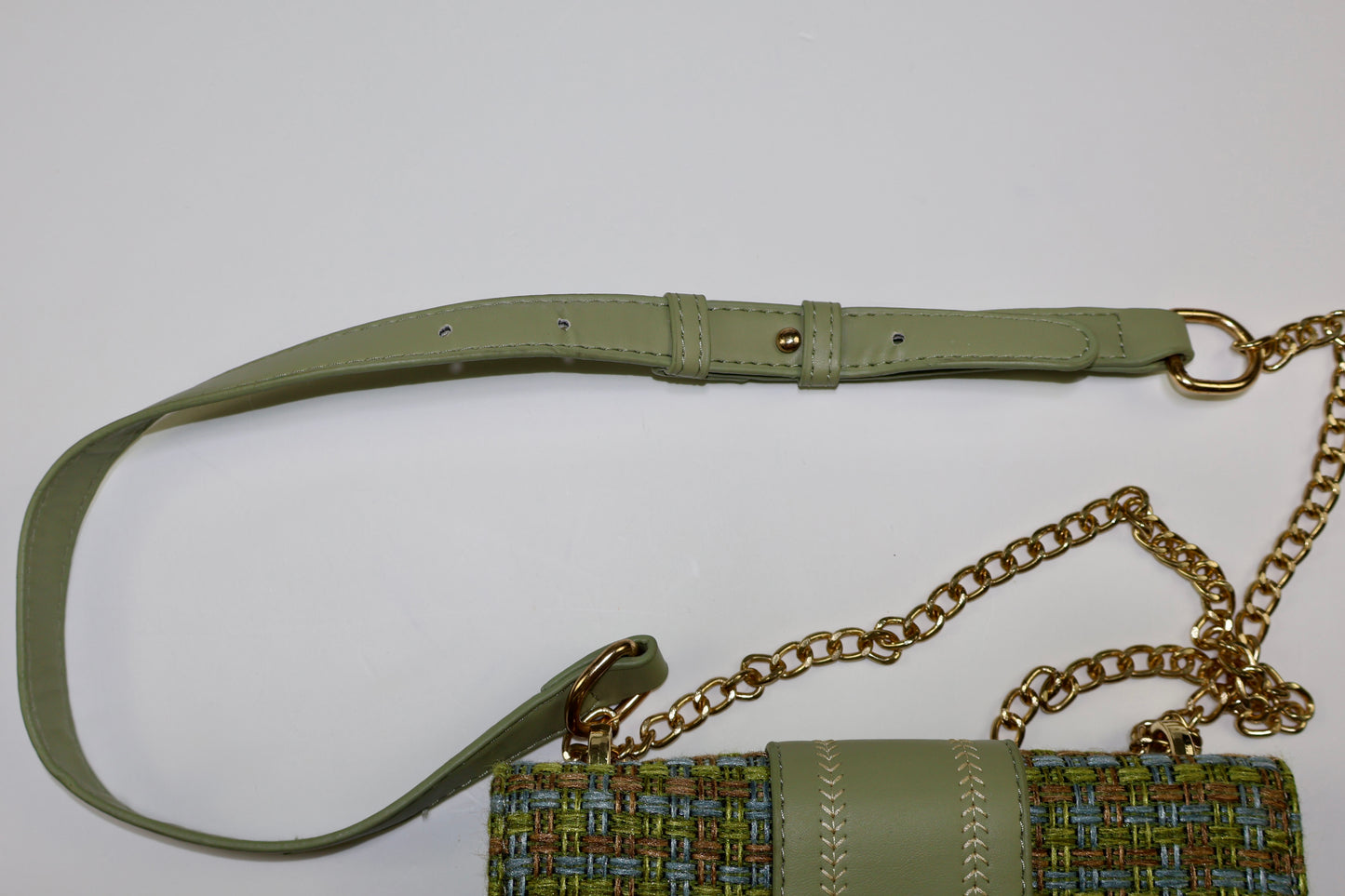 CARTERA VERDE CON CADENA