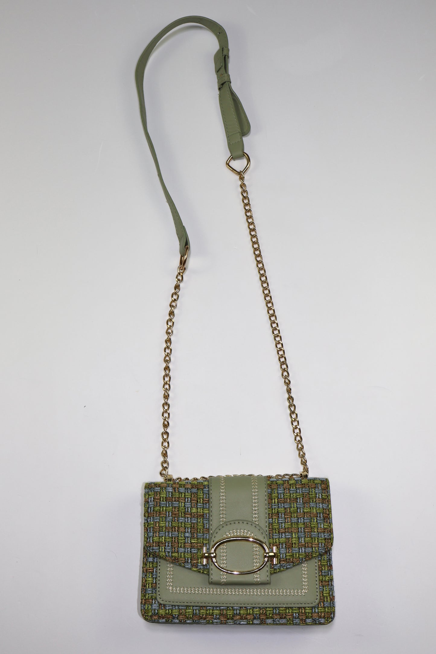 CARTERA VERDE CON CADENA