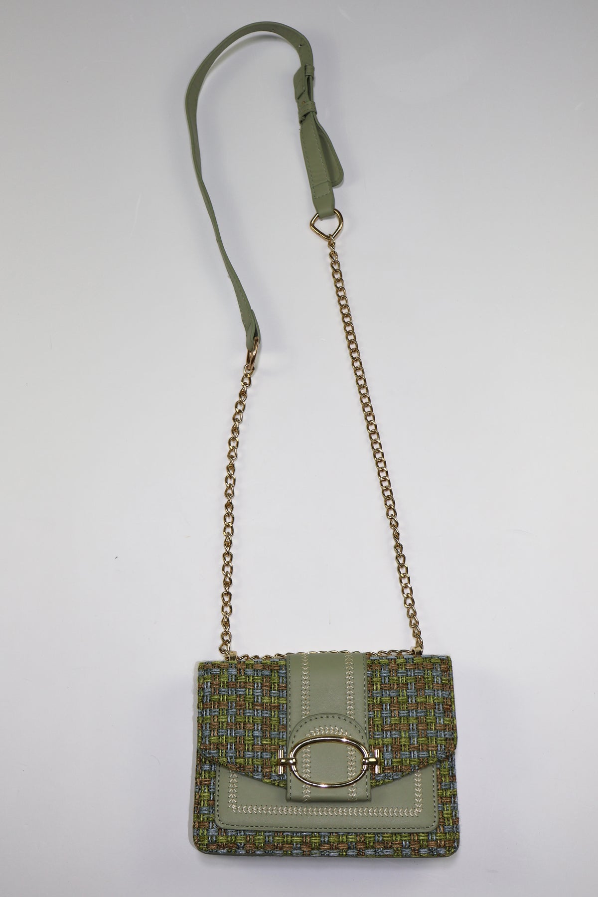 CARTERA VERDE CON CADENA