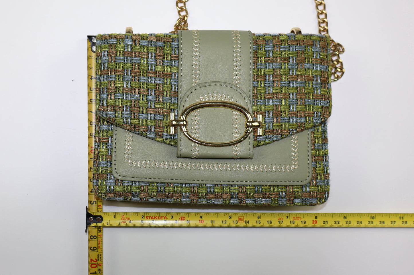 CARTERA VERDE CON CADENA