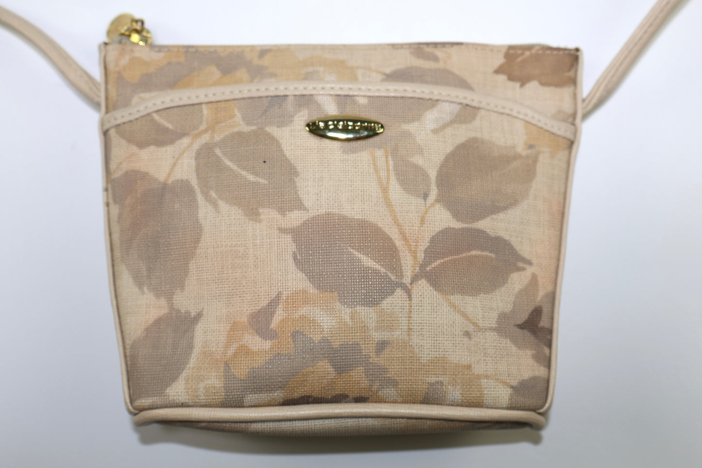 BOLSO CROSSBODY BEIGE CON ESTAMPADO FLORAL | LIZ CLAIBORNE