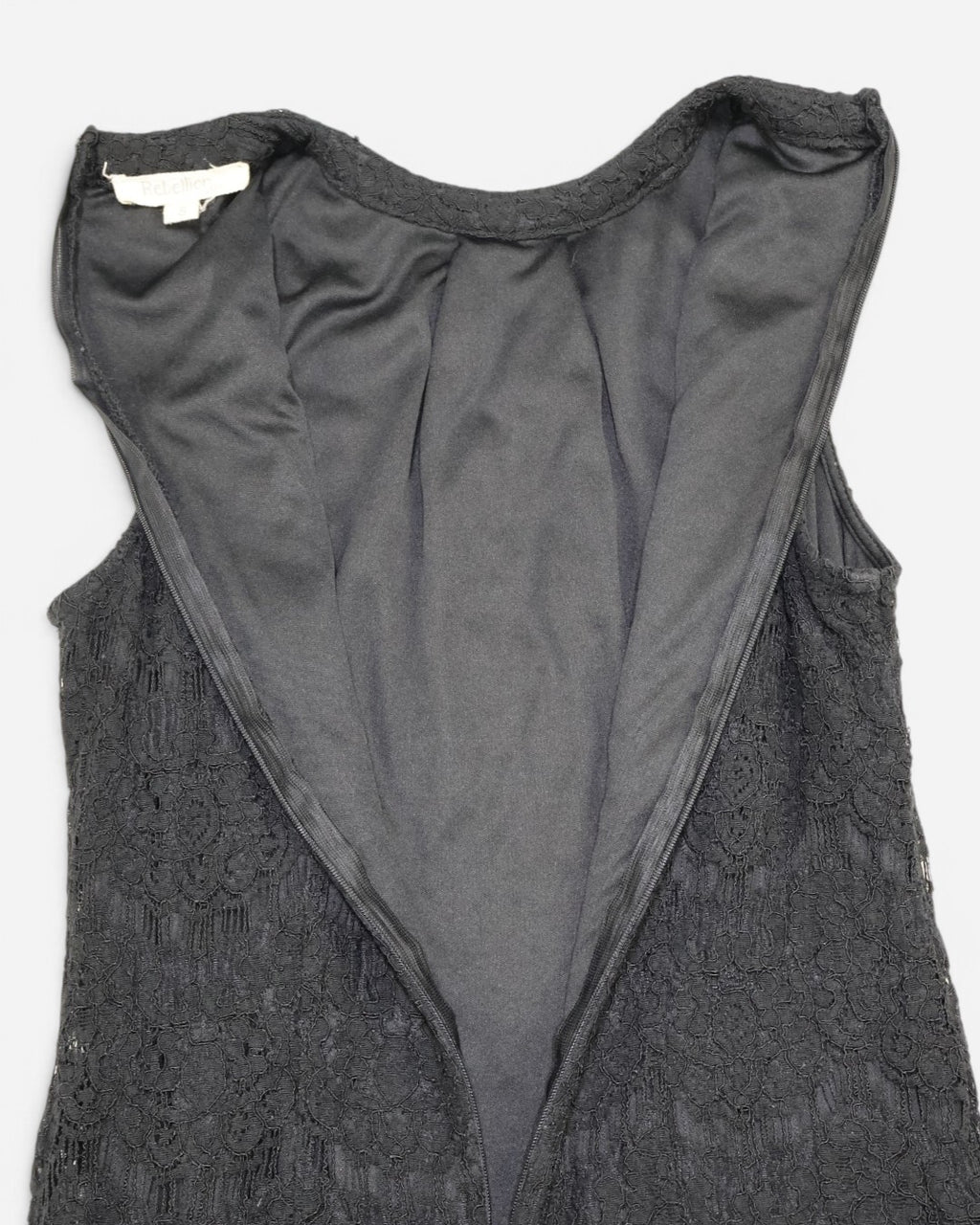 Forro interno de vestido negro de encaje Rebellion en The Reset