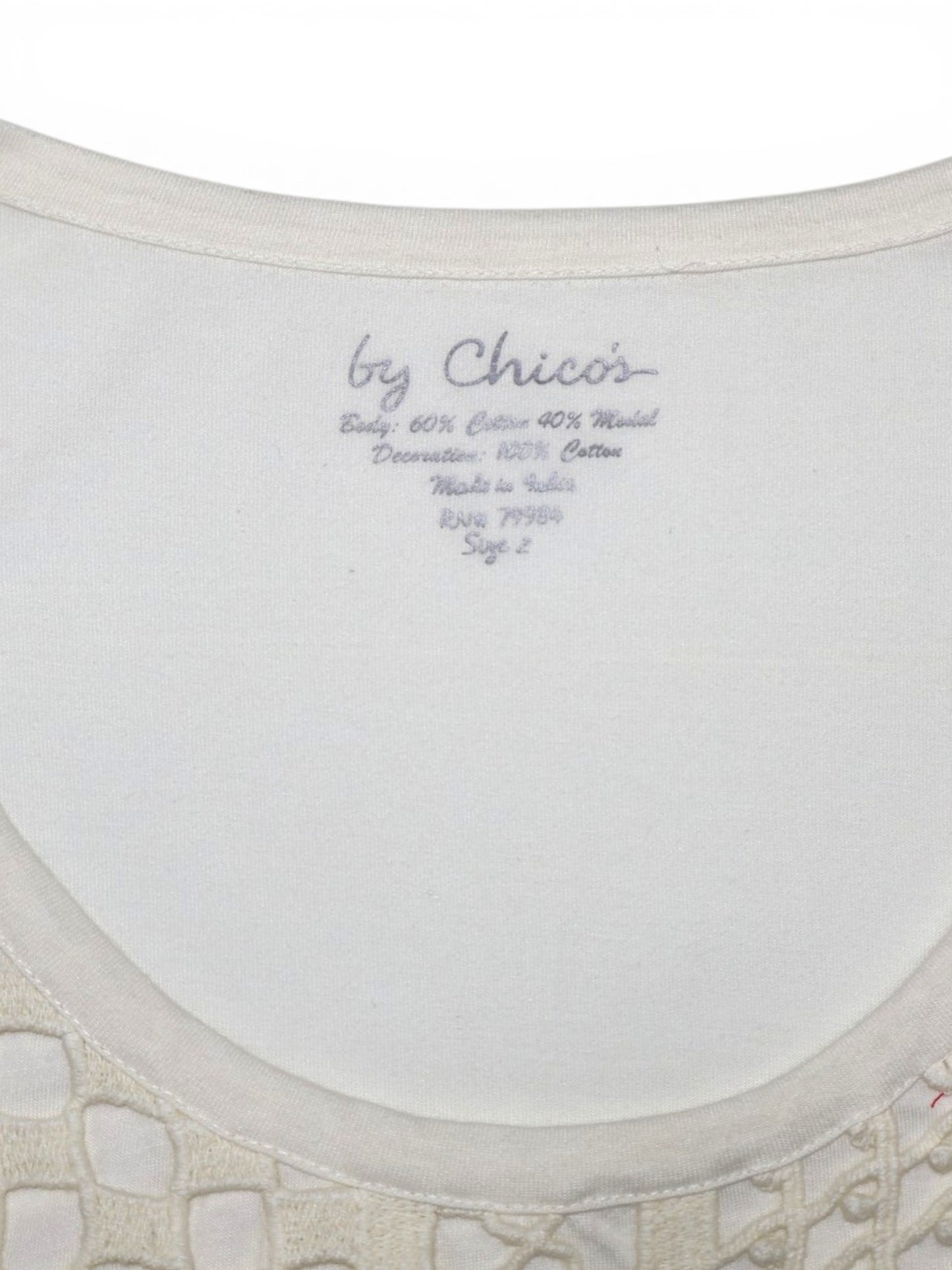 TOP SIN MANGAS COLOR CREMA CON DETALLE TEXTURIZADO | CHICO’S | TALLA L