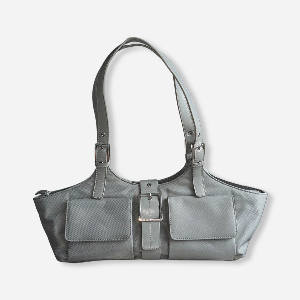 BOLSO Y2K GRIS CON HEBILLA Y BOLSILLOS DELANTEROS | KENNETH COLE REACTION