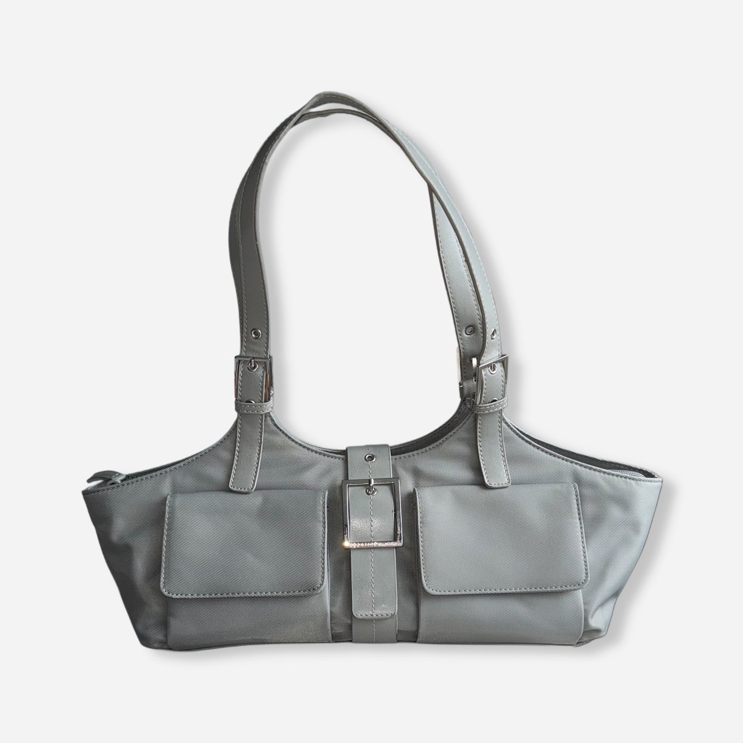 BOLSO Y2K GRIS CON HEBILLA Y BOLSILLOS DELANTEROS | KENNETH COLE REACTION