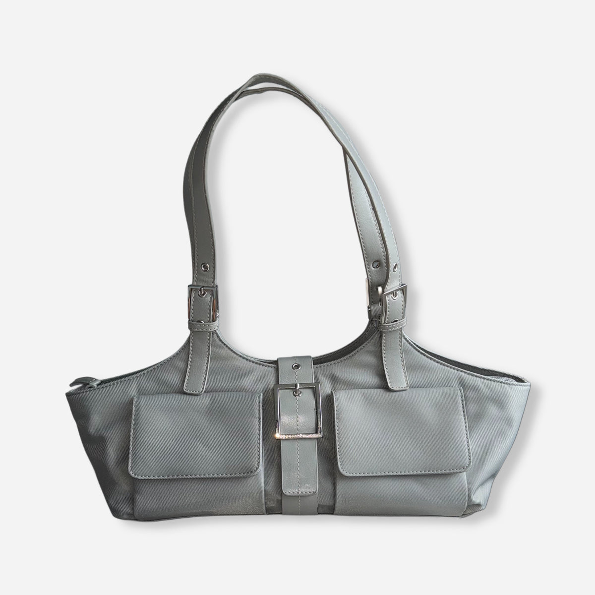 BOLSO Y2K GRIS CON HEBILLA Y BOLSILLOS DELANTEROS | KENNETH COLE REACTION