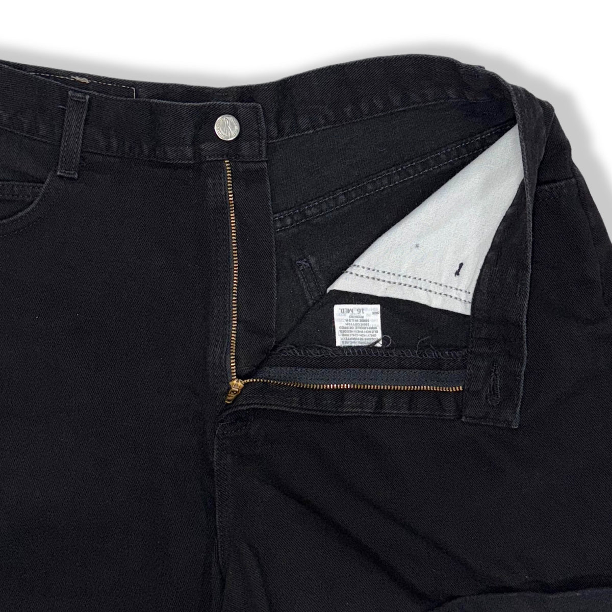 HIGH-RISE SHORTS NEGROS CLÁSICOS | RIDERS | 16