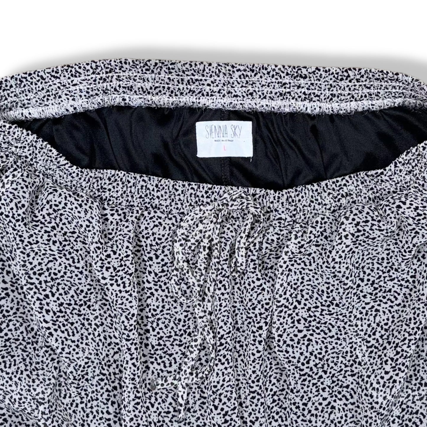 FALDA ESTAMPADA CON VOLANTES | SIENNA SKY | L