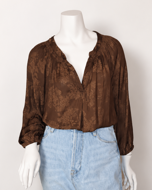 BLUSA MARRÓN DE MANGAS 3/4 CON ESTAMPADO FLORAL | CROWN & IVY | TALLA M