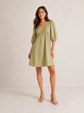 VESTIDO MINI DE LINO VERDE OLIVO CON ESCOTE EN V Y AJUSTE LATERAL | HYFVE | TALLA S