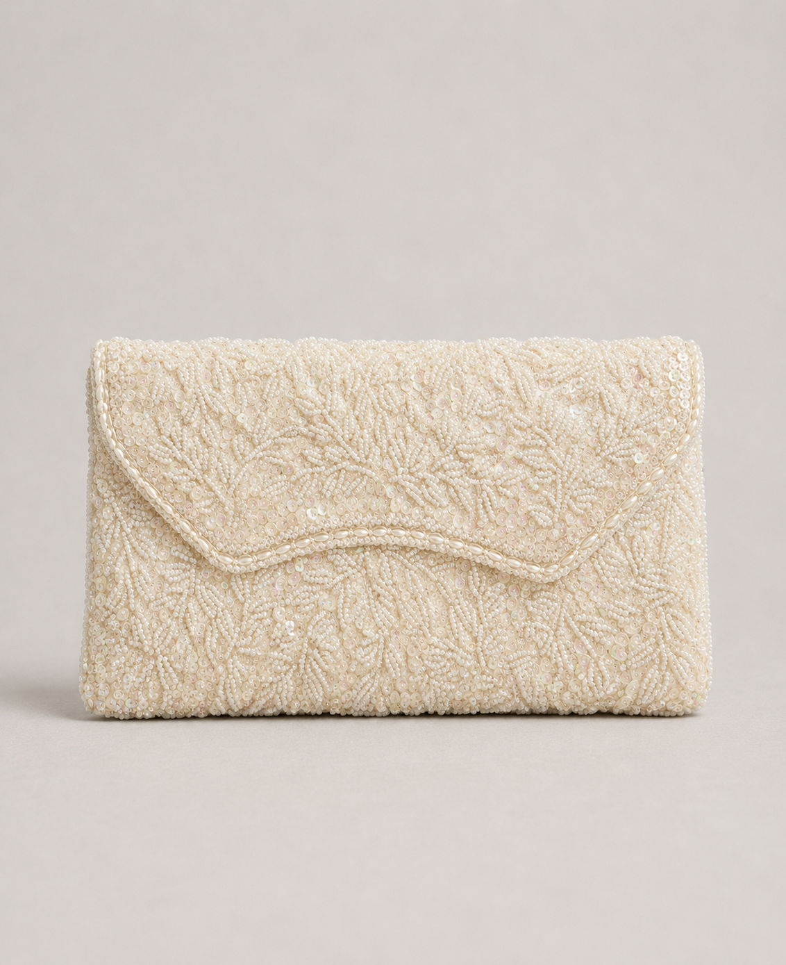 CLUTCH VINTAGE BLANCO HUESO CON PEDRERÍA BORDADA A MANO | LA REGALE