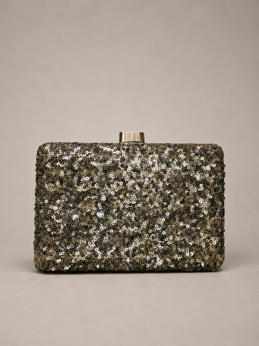 CLUTCH DE LENTEJUELAS DORADAS | WHITE HOUSE BLACK MARKET